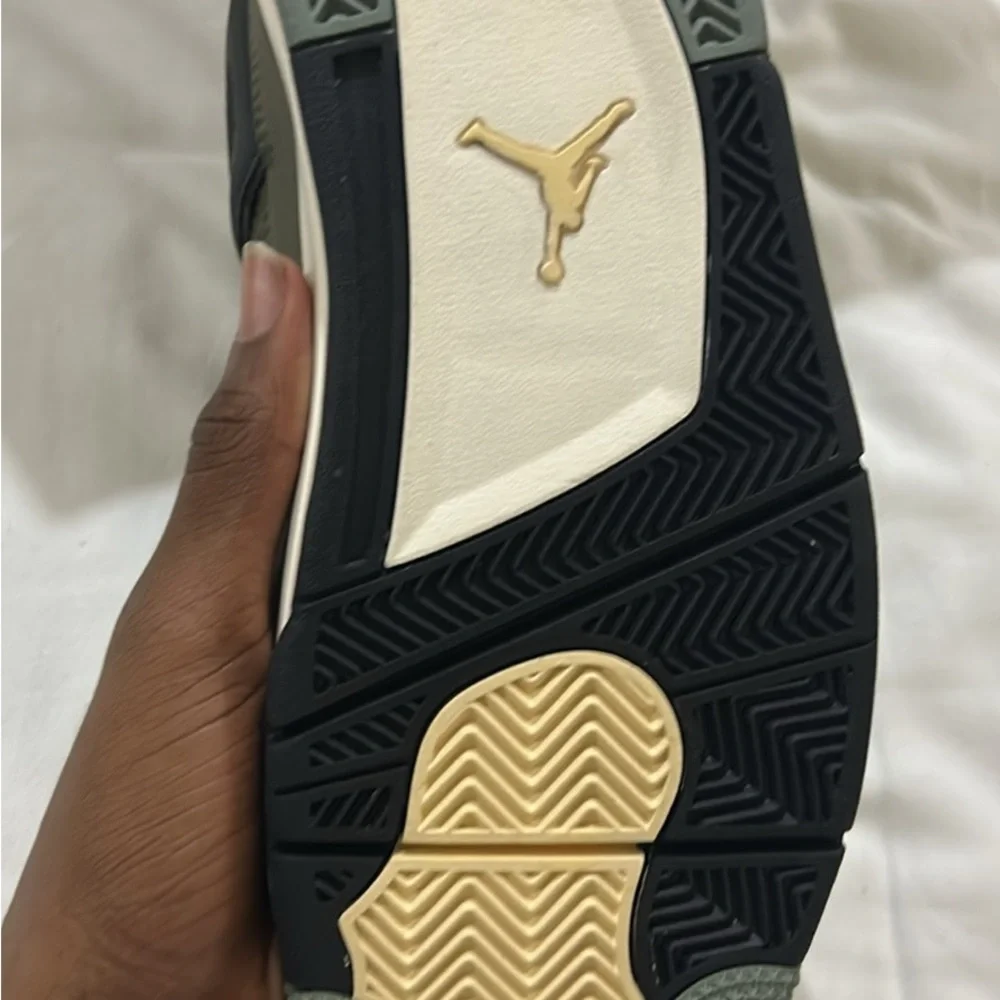 Jordan 4 SE crafts olive green